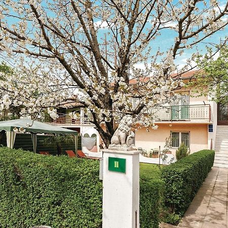 Nice Apartment In Pula With Wifi Екстер'єр фото